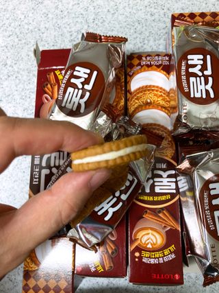 롯데제과 롯샌 카페크런치 — 5점을 준 리뷰어가 2021년 10월 올린 사용 사진