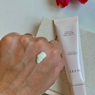 프리마인 선크림만 바꿨을 뿐인데 매일 물 2L챙겨먹고 기초케어 완벽하게 한 물빛피부 완성,셀라브UV프로텍터 — 5점을 준 리뷰어가 2023년 8월 올린 사용 사진