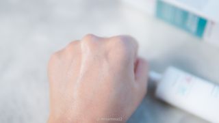 리더스코스메틱 리더스 카밍 바이오틱스 선 에센스 SPF 50+ PA++++ — 5점을 준 리뷰어가 2022년 7월 올린 사용 사진