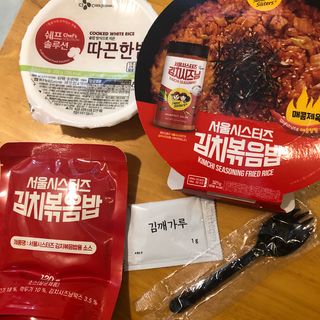 [서울시스터즈] CU 김치 4총사 세트-김치볶음밥, 김치큐브닭, 김치바삭김, 김치아몬드 — 3.5점을 준 리뷰어가 2021년 10월 올린 사용 사진