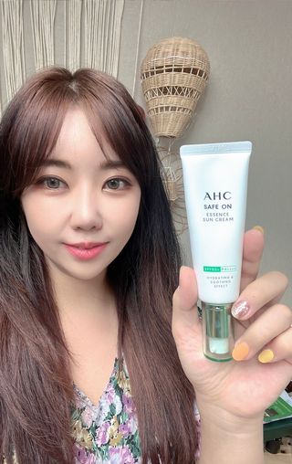 [AHC] 세이프온 에센스 선크림 올리브영 스페셜 증정 기획세트 — 5점을 준 리뷰어가 2022년 6월 올린 사용 사진