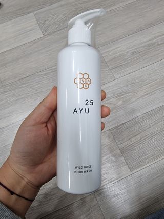AYU25[아유트웬티파이브]피부 진정, 보습 와일즈 로즈 바디워시 — 5점을 준 리뷰어가 2021년 3월 올린 사용 사진