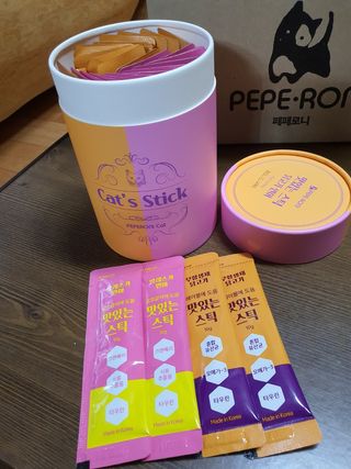 페페로니 맛있는 스틱 - 무항생제 닭고기 15개 + 알래스카 연어 15개 — 5점을 준 리뷰어가 2021년 9월 올린 사용 사진
