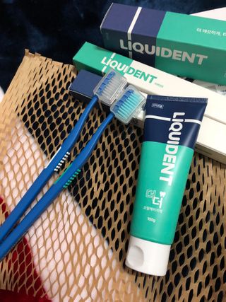 리퀴덴트 오랄케어 온가족용 리퀴덴트 더더 오랄케어 무불소 치약 + 임상시험완료 이중 미세 엠보싱 칫솔 올데이세트 — 4.5점을 준 리뷰어가 2020년 12월 올린 사용 사진