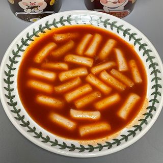 유비쿡 컵떡볶이 매운컵떡볶이2개/ 짜장컵떡볶이 2개  총 4개세트 — 5점을 준 리뷰어가 2021년 3월 올린 사용 사진