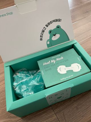 힐니스북 [힐마이넥]   거북목 통증완화를 위한 휴대용 목 안마기 — 4점을 준 리뷰어가 2022년 12월 올린 사용 사진