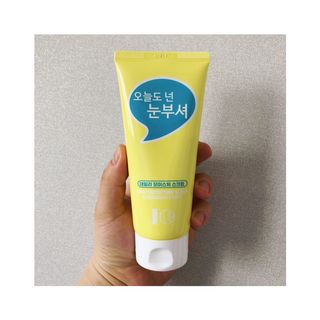 IO 아이오 오늘도 넌 눈부셔 - 데일리 스크럽 클렌징폼 — 4점을 준 리뷰어가 2021년 2월 올린 사용 사진