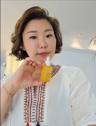 체르엠 스템앤셀 비타민 브라이트닝 에센스 30ml 1개 — 5점을 준 리뷰어가 2021년 8월 올린 사용 사진