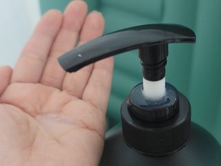 르핸스 퍼포밍 5 샴푸 비반트 포렛/베티버 포그 — 5점을 준 리뷰어가 2023년 2월 올린 사용 사진