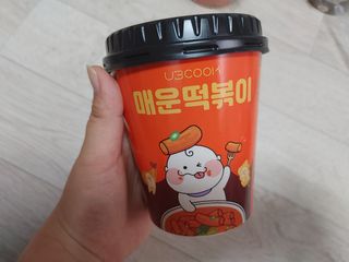 유비쿡 컵떡볶이 매운컵떡볶이2개/ 짜장컵떡볶이 2개  총 4개세트 — 5점을 준 리뷰어가 2021년 3월 올린 사용 사진