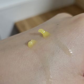 [후르디아] 올리브영 착한보습 비건 립버터 2종 — 5점을 준 리뷰어가 2022년 11월 올린 사용 사진