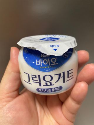 매일바이오 그릭요거트 오리지널 플레인 4개, 로스터리 커피믹스 4개 — 5점을 준 리뷰어가 2021년 12월 올린 사용 사진