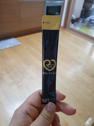 짜먹는 이지견과 짜먹는 이지아몬드, 짜먹는 이지허니피넛, 짜먹는 이지캐슈넛 각 10g X  10포 — 5점을 준 리뷰어가 2021년 1월 올린 사용 사진