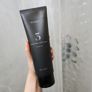 르핸스 퍼포밍 3 바디워시 비반트포렛/베티버포그 — 5점을 준 리뷰어가 2022년 12월 올린 사용 사진