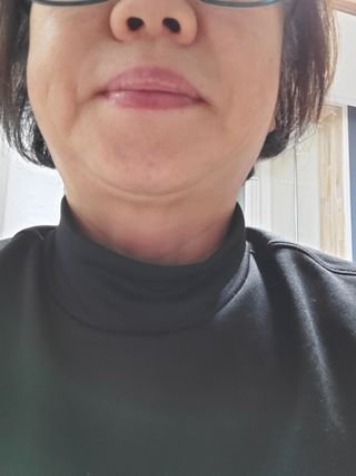 [후르디아] 올리브영 착한보습 비건 립버터 2종 — 4점을 준 리뷰어가 2022년 12월 올린 사용 사진