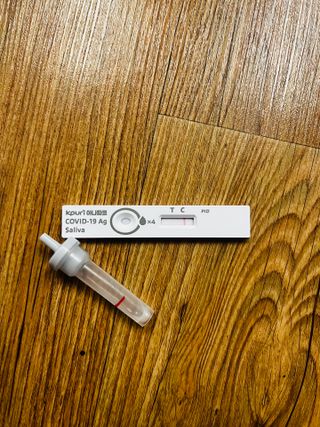 케이퓨리 아나파코 코로나 타액 자가 진단키트 1회분 3개 — 4.5점을 준 리뷰어가 2023년 4월 올린 사용 사진