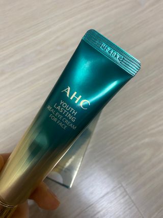[NEW 탄력유턴 아이크림] AHC 유스 래스팅 리얼 아이크림 포 페이스 — 4.5점을 준 리뷰어가 2021년 1월 올린 사용 사진