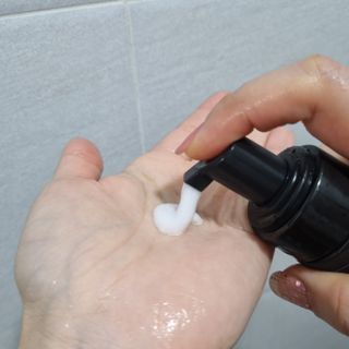 코스모먼트 부스티모 부스팅샴푸60ml + 비듬세정 진정샴푸50ml — 4점을 준 리뷰어가 2022년 1월 올린 사용 사진