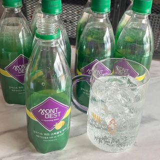 몽베스트 Montbest with Sparkling water Lemon OR Lime 20병(랜덤) — 5점을 준 리뷰어가 2022년 10월 올린 사용 사진