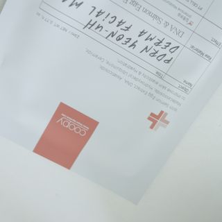 쿠피 피디알엔 연어 더마 페이셜 마스크 — 5점을 준 리뷰어가 2021년 11월 올린 사용 사진