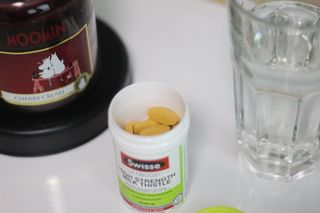 Swisse 스위스 고함량 밀크씨슬 35,000mg 60정 — 5점을 준 리뷰어가 2021년 11월 올린 사용 사진