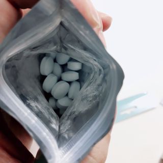 입 냄새 완화에 도움을 주는 에티켓 캔디 앳캔디 스트롱민트 — 5점을 준 리뷰어가 2021년 2월 올린 사용 사진