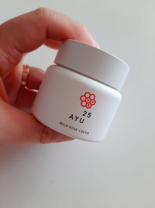 AYU25[아유트웬티파이브]다마스크로즈워터 베이스 천연 수분 촉촉 크림 — 5점을 준 리뷰어가 2021년 4월 올린 사용 사진