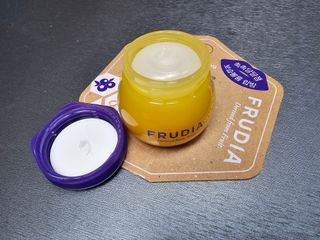 틱톡 [후르디아] 튼입술해결템 올리브영 블루베리 하이드레이팅 허니 립밤 — 5점을 준 리뷰어가 2023년 12월 올린 사용 사진