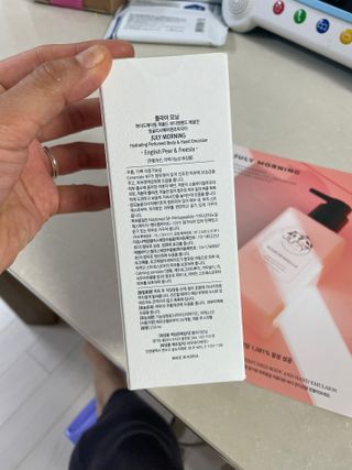 줄라이 모닝 _ JULY MORNING 줄라이모닝 하이드레이팅 퍼퓸드 바디앤핸드 에멀젼 — 5점을 준 리뷰어가 2022년 3월 올린 사용 사진