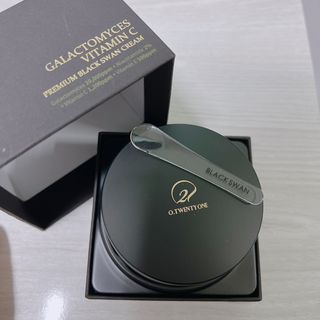 오투에니원 갈락토미세스 비타민 C 프리미엄 블랙스완 크림 50g — 5점을 준 리뷰어가 2022년 12월 올린 사용 사진