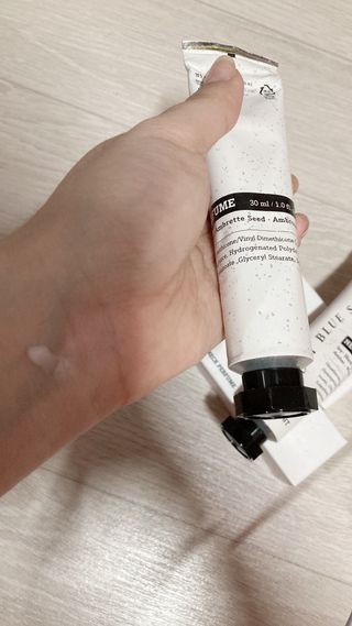 멈칫(MUMCHIT) 넥퍼퓸 NECKPERFUME 2가지 향 — 4.5점을 준 리뷰어가 2021년 11월 올린 사용 사진