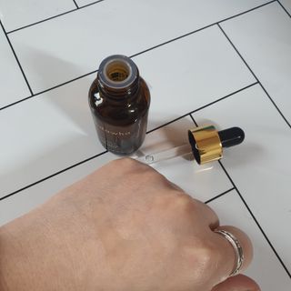 스킨큐어 산다화 비타민c 화이트닝 에센스 30ml — 5점을 준 리뷰어가 2022년 3월 올린 사용 사진