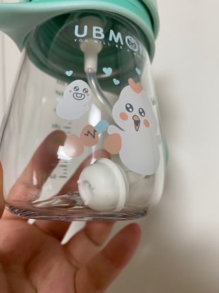 유비맘 트라이탄 코니빨대컵_컬러 랜덤 발송 — 5점을 준 리뷰어가 2021년 2월 올린 사용 사진