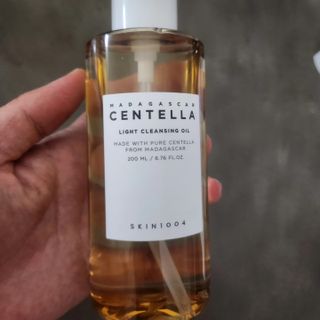 스킨1004 [SKIN1004] 마다가스카르 센텔라 라이트 클렌징 오일 200ml — 4.5점을 준 리뷰어가 2024년 8월 올린 사용 사진
