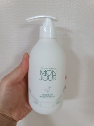 토박스코리아 몽쥬르 유아 샴푸앤워시 300ml — 5점을 준 리뷰어가 2021년 5월 올린 사용 사진