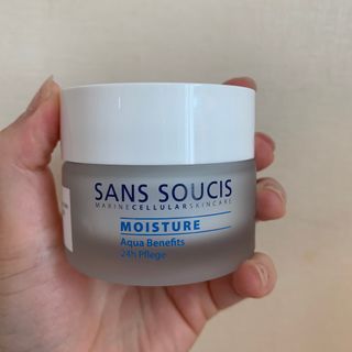 산수시 아쿠아 베네핏 24h 수부지 물광 속건조 수분크림 50ml — 5점을 준 리뷰어가 2021년 6월 올린 사용 사진
