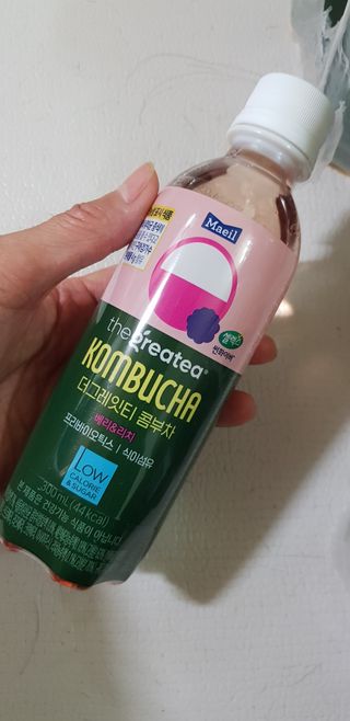 더그레잇티 콤부차 [매일유업] 더그레잇티 44kcal 콤부차 300ml *12개입 (오리지널 6개+베리리치 6개) — 4점을 준 리뷰어가 2023년 8월 올린 사용 사진