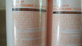 썸헤어 / SUMHAIR 썸헤어 실크 볼륨 샴푸+트리트먼트 프룻자스민티 — 5점을 준 리뷰어가 2021년 4월 올린 사용 사진