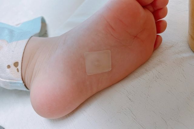 [큐어반H 커팅] 간편하게 떼서 쓰는 자외선차단 습윤밴드 (1팩/30매입) 리뷰 사진