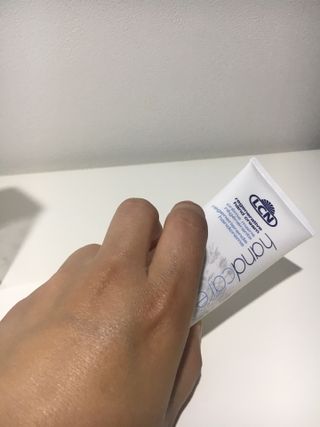 LCN(엘씨엔) LCN 리제너러티브 핸드크림 75ml 주름개선 고보습 재생핸드크림 — 5점을 준 리뷰어가 2022년 8월 올린 사용 사진