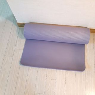 원달러샵 NBR 10mm 바디핏 요가매트 — 5점을 준 리뷰어가 2021년 3월 올린 사용 사진