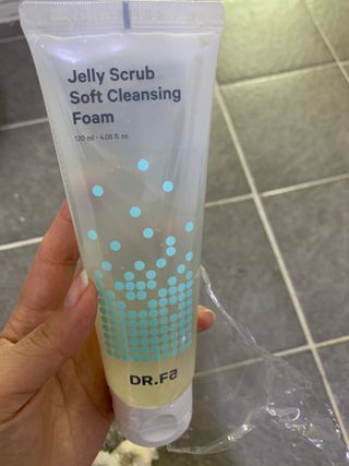 닥터에프파이브 젤리스크럽 소프트 클렌징폼 120ml — 4.5점을 준 리뷰어가 2022년 5월 올린 사용 사진