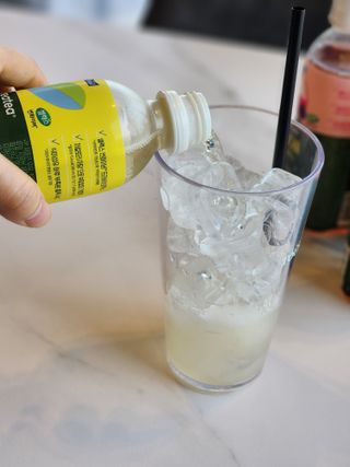 더그레잇티 콤부차 [매일유업] 더그레잇티 44kcal 콤부차 300ml *12개입 (오리지널 6개+베리리치 6개) — 4.5점을 준 리뷰어가 2023년 8월 올린 사용 사진