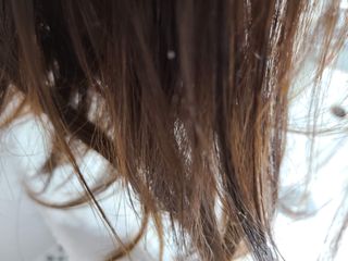 유메이 웰니스 샴푸 + 유메이 스칼프 브러쉬 — 5점을 준 리뷰어가 2021년 12월 올린 사용 사진
