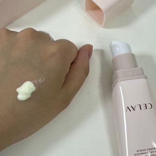 프리마인 선크림만 바꿨을 뿐인데 매일 물 2L챙겨먹고 기초케어 완벽하게 한 물빛피부 완성,셀라브UV프로텍터 — 3점을 준 리뷰어가 2023년 8월 올린 사용 사진
