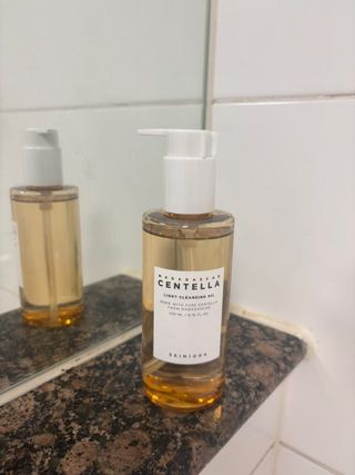 스킨1004 [SKIN1004] 마다가스카르 센텔라 라이트 클렌징 오일 200ml — 5점을 준 리뷰어가 2024년 7월 올린 사용 사진