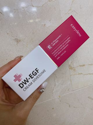 이지듀 DW-EGF 크림 다이브좀_콜라겐이 쏙쏙, 탄력피부로 다이빙 — 4점을 준 리뷰어가 2021년 2월 올린 사용 사진
