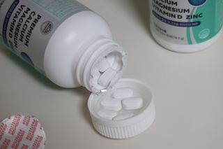 서울약사신협 네이처픽_칼슘마그네슘비타민D_1,305mg x 120캡슐 — 4.5점을 준 리뷰어가 2021년 9월 올린 사용 사진