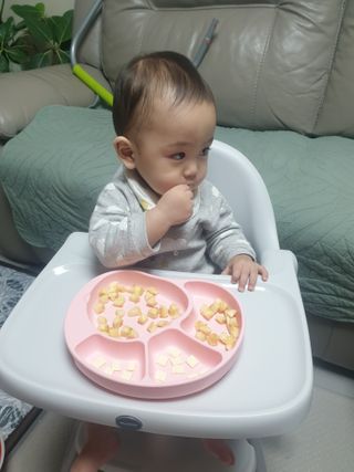 유비맘 캐릭터 실리콘 흡착 식판_색상 랜덤발송 — 5점을 준 리뷰어가 2020년 12월 올린 사용 사진