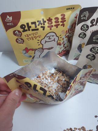 스낵스 와그작후루룩 3종_카카오2봉+아몬드2봉+딸기2봉 (총 6봉) — 5점을 준 리뷰어가 2024년 2월 올린 사용 사진
